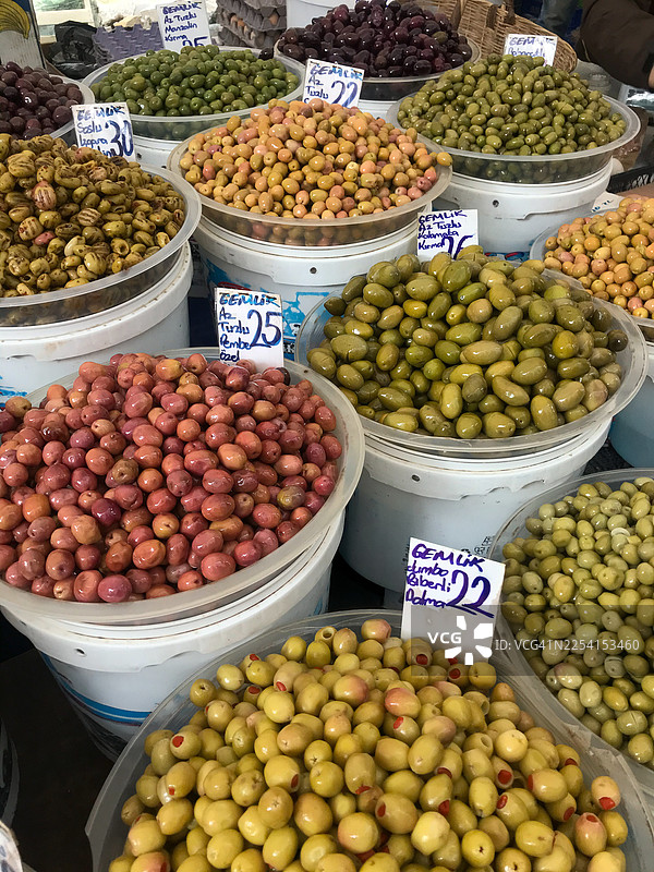 在伊斯坦布尔集市上待售的橄榄图片素材