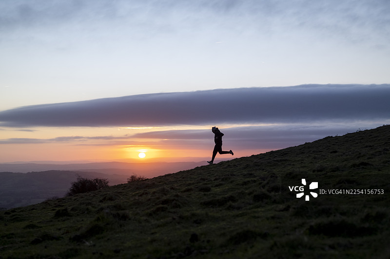 在马尔文丘陵进行越野跑图片素材