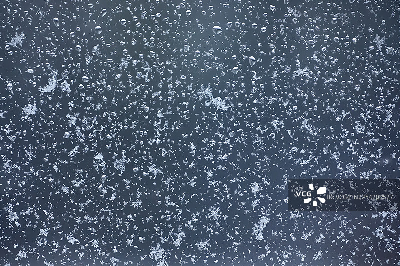 窗户上的雪花图片素材