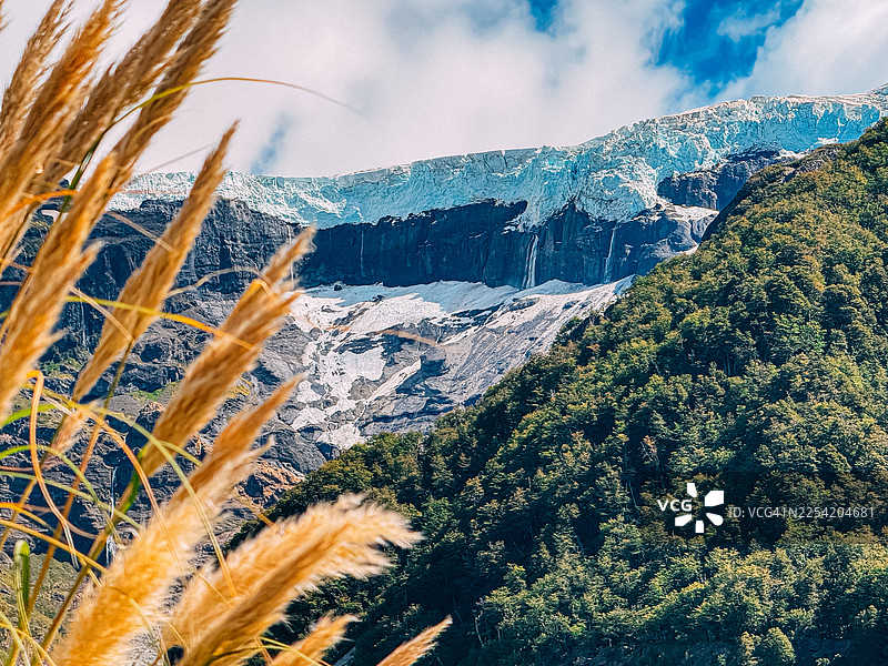 黑冰川，位于阿根廷巴塔哥尼亚巴里洛切外的特罗纳多尔山，摄于夏/秋季——从曼索湖拍摄图片素材