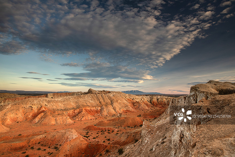 白色山脊休闲区图片素材