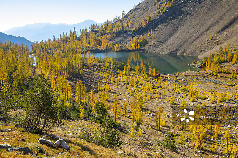 俯瞰散布湖图片素材