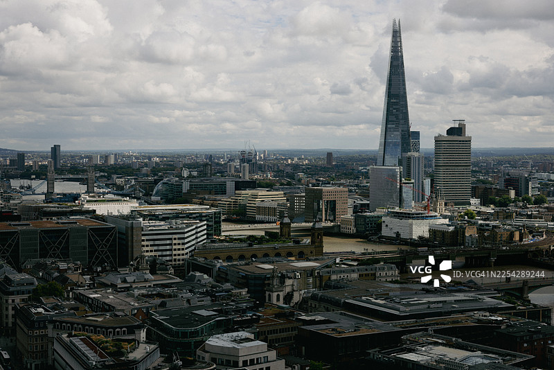 伦敦天际线上的碎片大厦图片素材