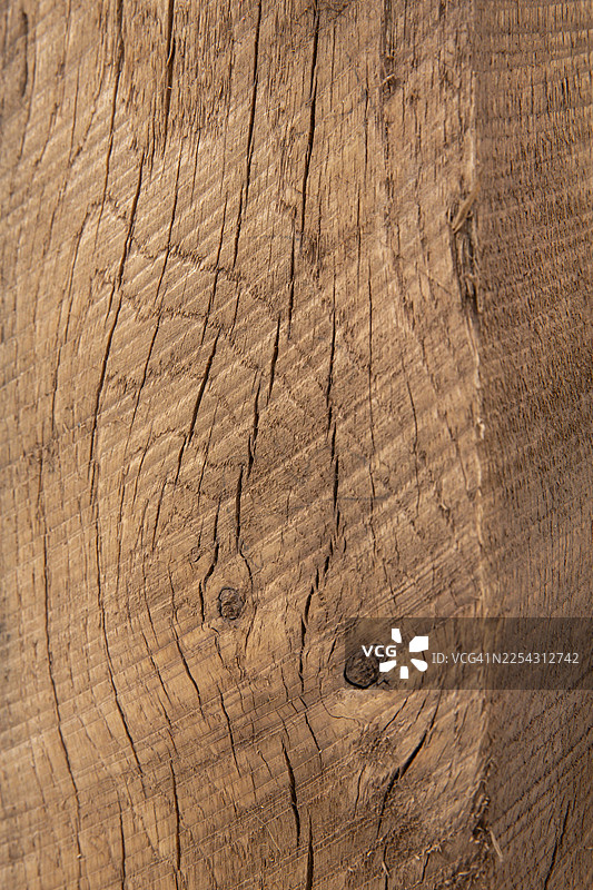 木材裂缝和破裂的木梁，木纹，裂开的梁图片素材