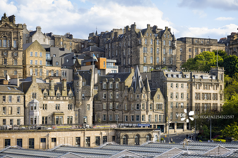 爱丁堡老城，从王子街花园的视角图片素材