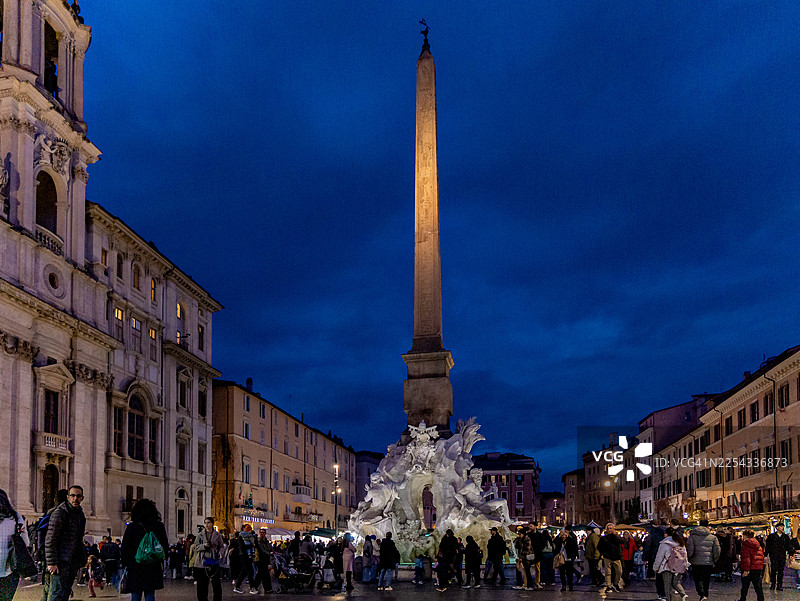 罗马四河喷泉的壮丽黄昏景致图片素材