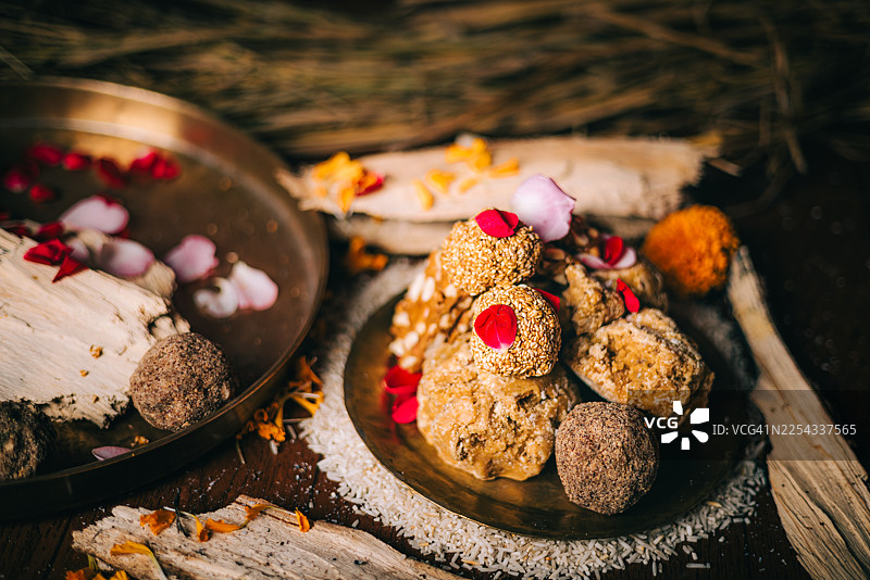 传统芝麻糖和印度冬季甜点，用于洛里节图片素材
