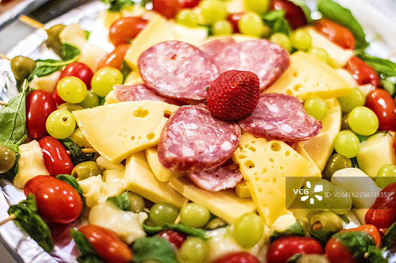 冷盘和奶酪。节日和活动的美食托盘。美食。自助餐。糖醋菜。图片素材