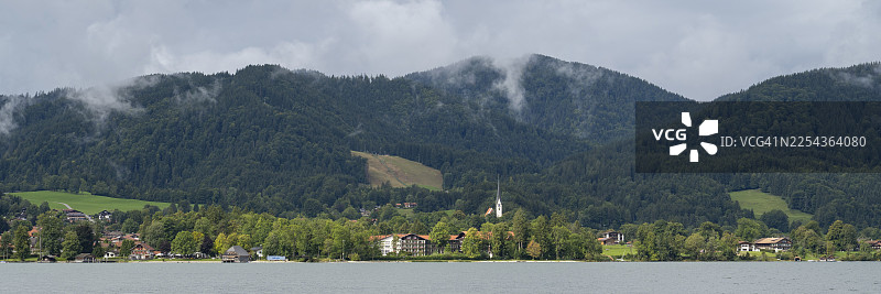 德国巴伐利亚州上巴伐利亚地区特格恩湖畔巴特维塞全景图片素材