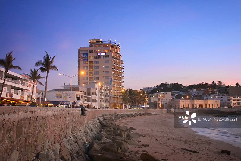 马萨特兰奥拉什阿特斯的海滨城市沙滩图片素材