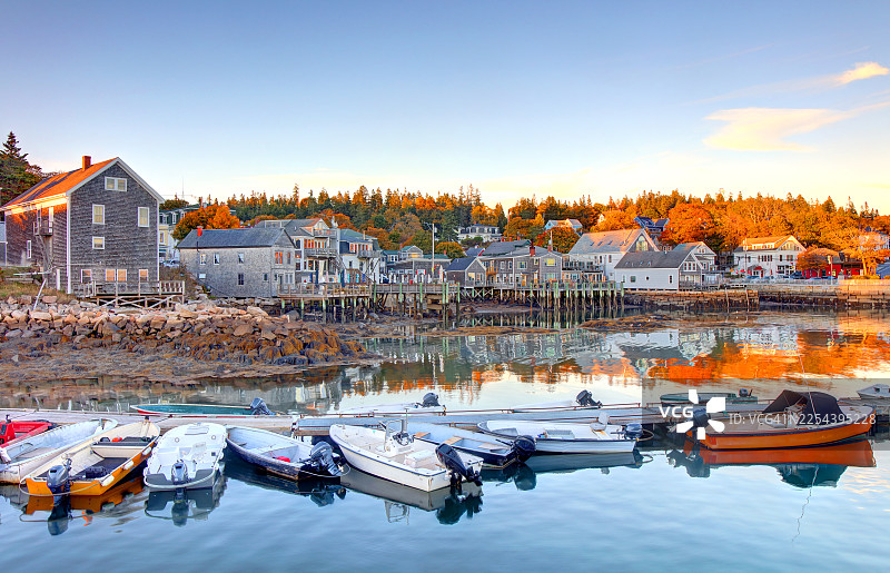 缅因州斯通宁顿的秋天图片素材