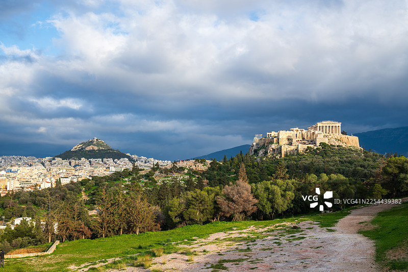 雅典卫城和利卡维托斯山全景图片素材