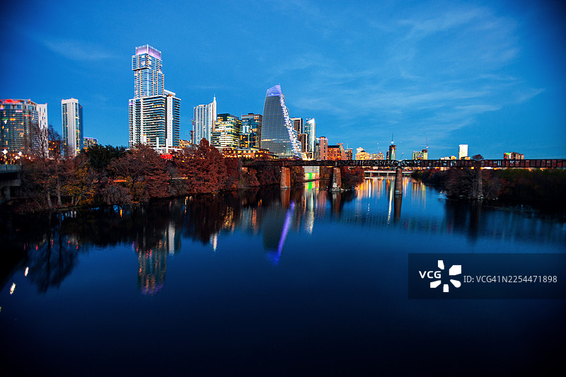 德克萨斯州奥斯汀市中心夜景图片素材