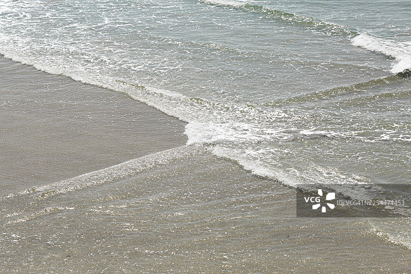 海浪在康沃尔沙滩上互动图片素材