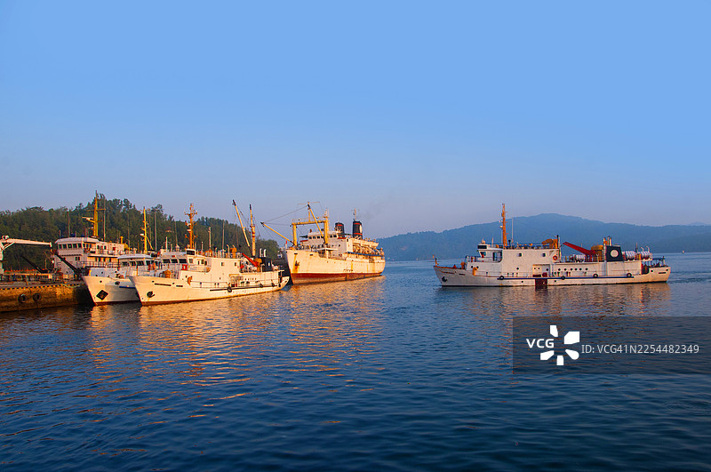 游客船从布莱尔港前往哈夫洛克岛图片素材