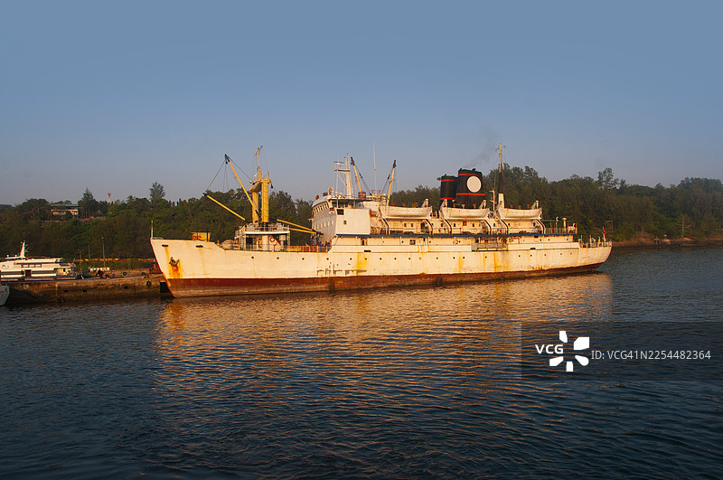 游客乘船从布莱尔港前往哈夫洛克岛图片素材