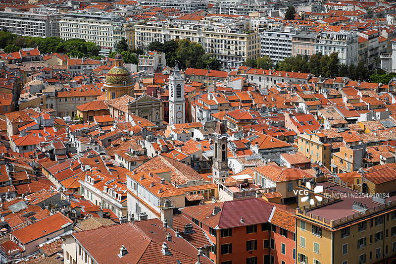法国尼斯，圣雷帕拉特大教堂周边老城屋顶，高空俯瞰视角图片素材