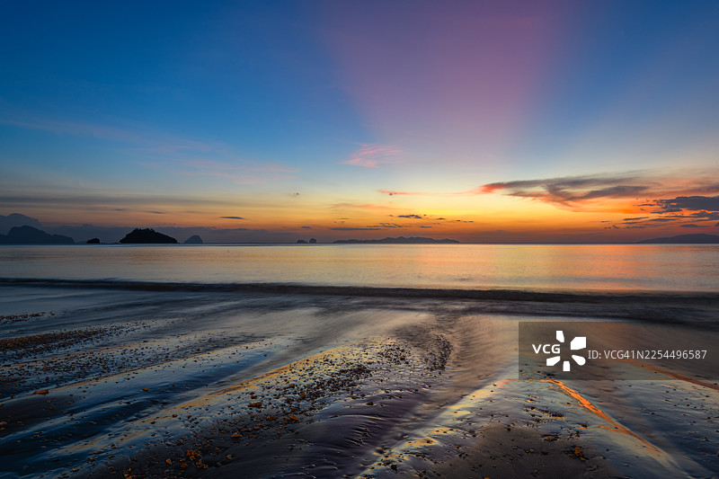 宁静的海边日落图片素材