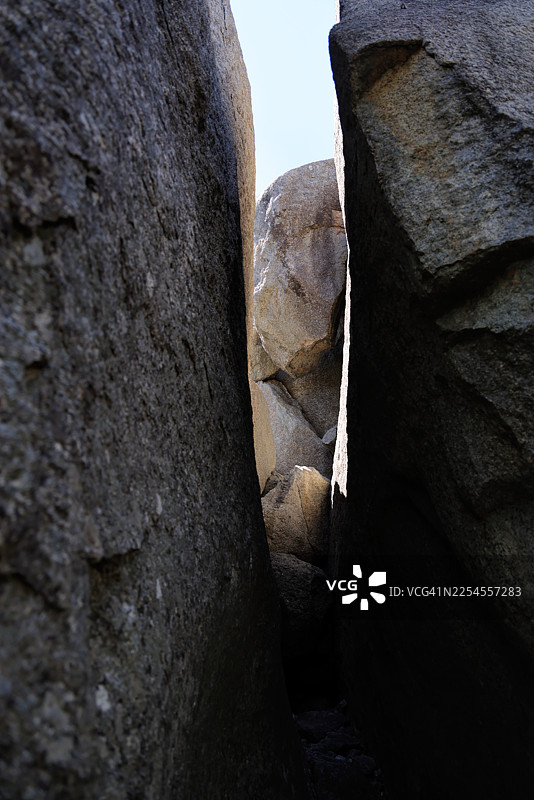 澳大利亚首都堪培拉，廷宾比拉自然保护区，直布罗陀峰的花岗岩巨石和地貌图片素材