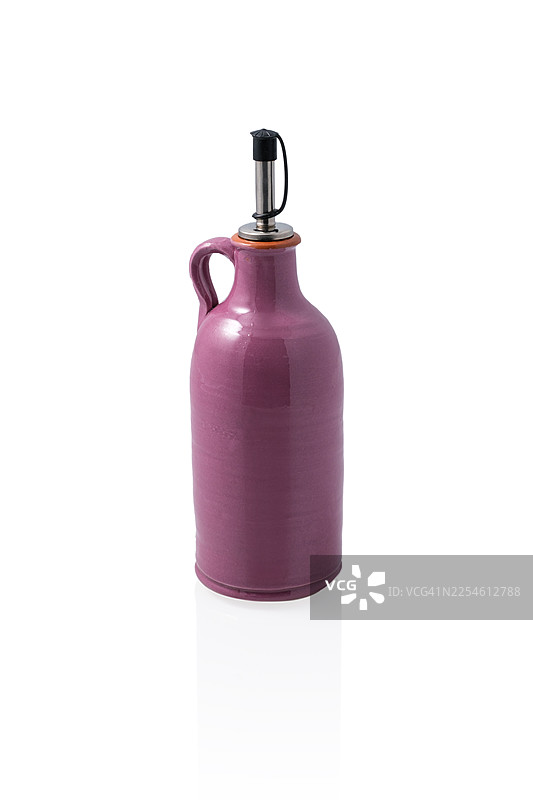 带倾倒嘴的紫色陶瓷油壶图片素材
