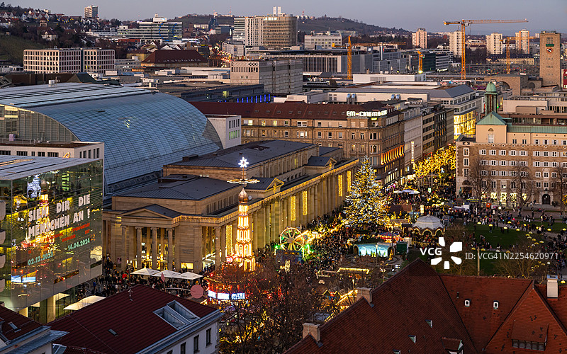 德国斯图加特王宫广场的圣诞市场图片素材