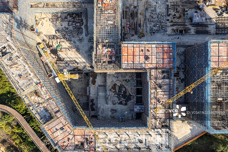 城市建筑工地的垂直航拍图图片素材