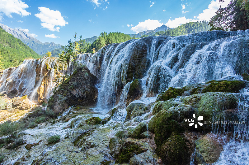 中国九寨沟珍珠滩瀑布图片素材