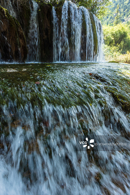 中国九寨沟箭竹海瀑布图片素材