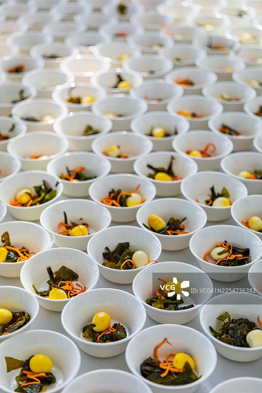 繁忙的厨房场景图片素材