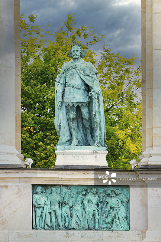 匈牙利英雄广场千禧年纪念碑中的领袖雕像，布达佩斯，匈牙利图片素材