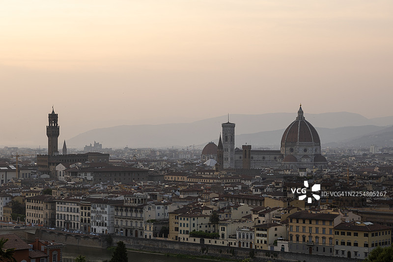 黄昏时分佛罗伦萨城市壮丽的全景图图片素材