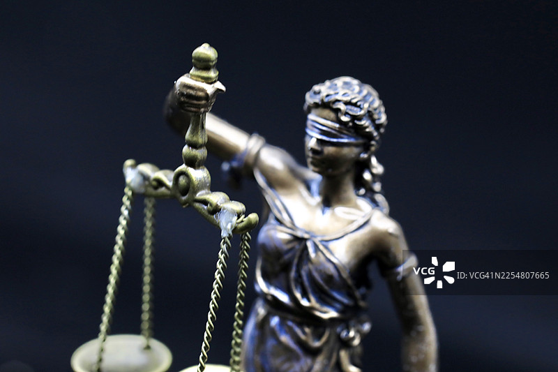 手持天平的希腊女神正义女神图片素材