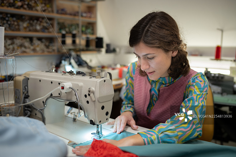 裁缝开设小企业，提供自己的缝纫服务图片素材