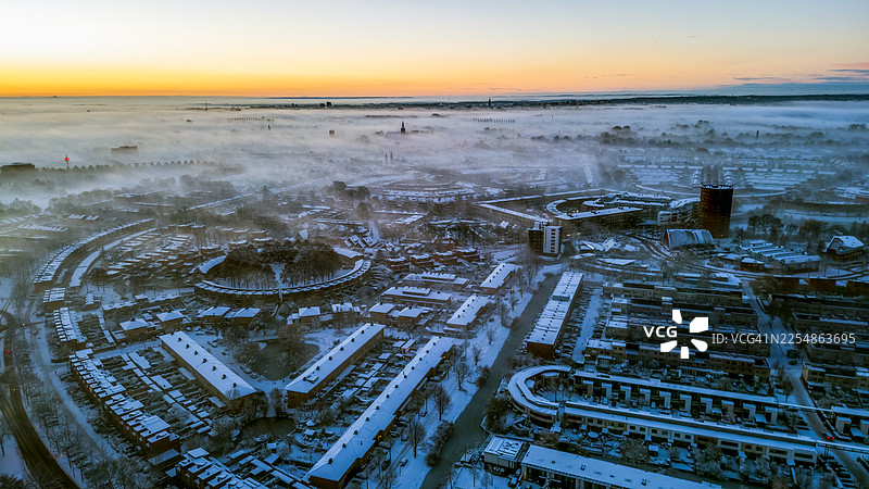 荷兰阿默斯福特新城冬季住宅区鸟瞰图图片素材