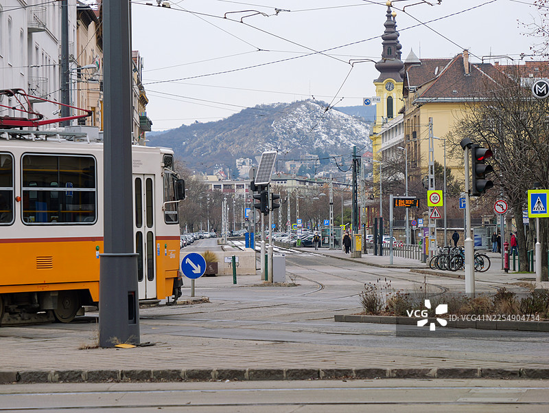 布达佩斯有轨电车与城市道路基础设施图片素材
