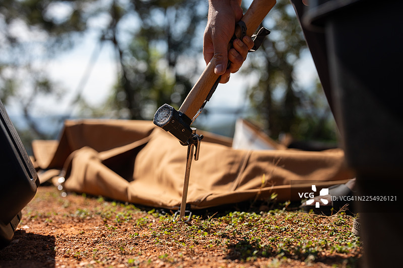 帐篷搭建与露营特写图片素材
