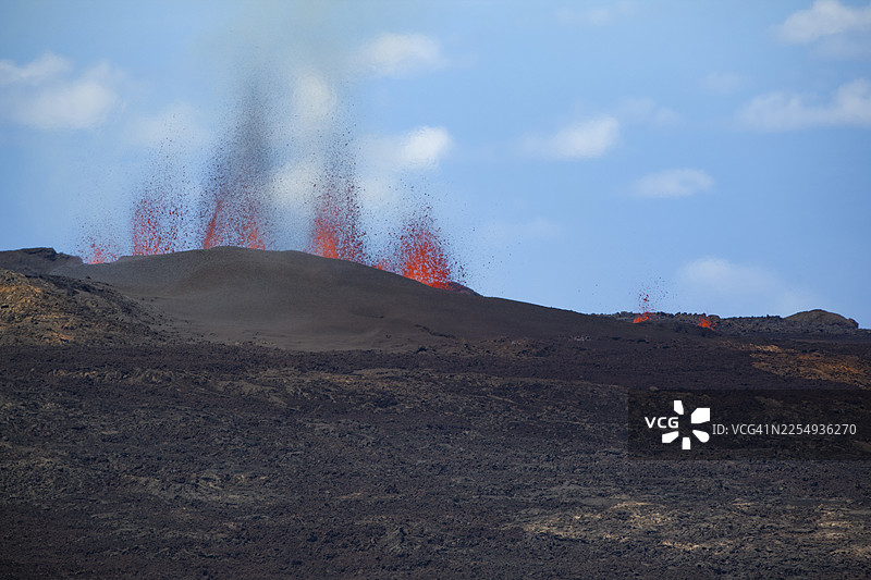 留尼旺岛富尔奈斯火山喷发，岩浆喷涌图片素材