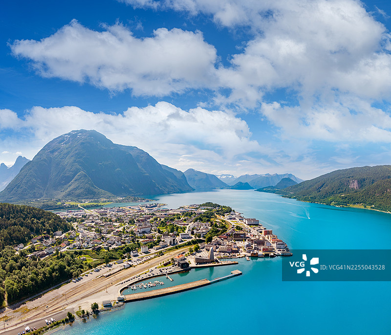 挪威安德尔斯内斯天际线与峡湾伊斯峡湾、罗姆斯峡湾航拍图图片素材