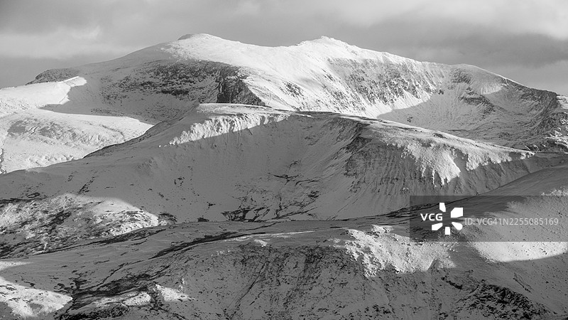 冬季的斯诺登峰 (Yr Wyddfa) 峰顶美景图片素材