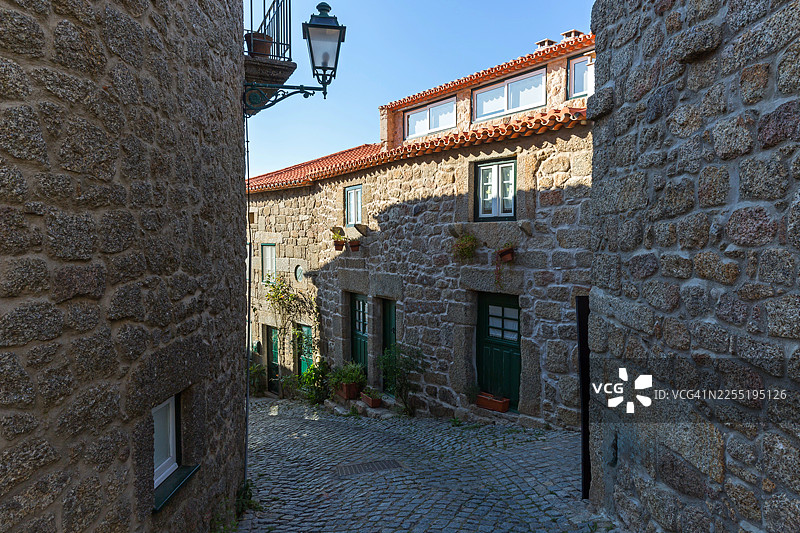 古村落的街道上图片素材