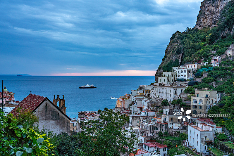 意大利拉韦洛阿特拉尼镇的鸟瞰图图片素材