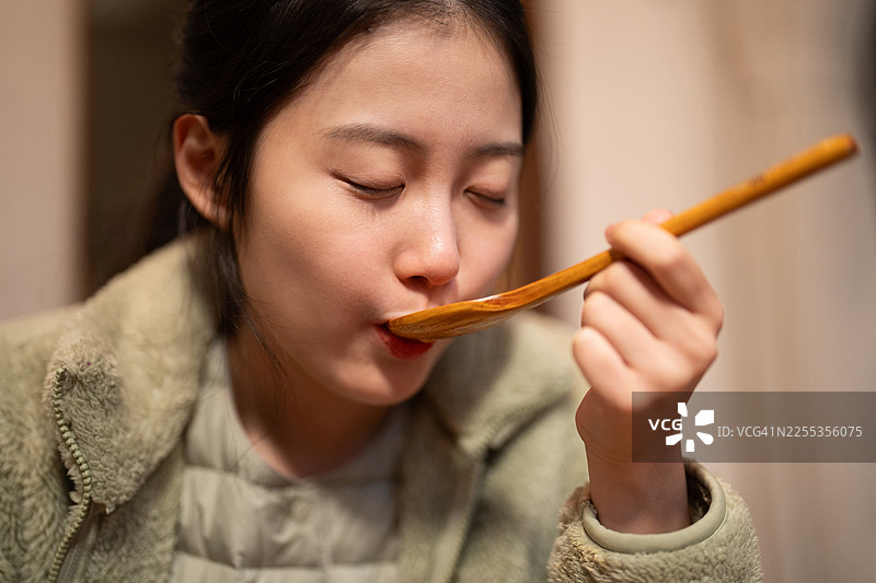 晚餐，旅行者，韩国料理，独自旅行图片素材