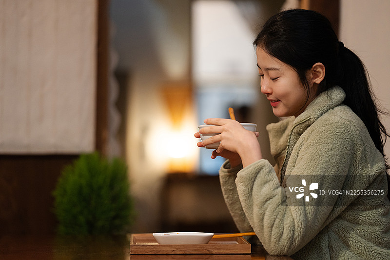 晚餐，旅行者，韩国料理，独自旅行，乡村图片素材