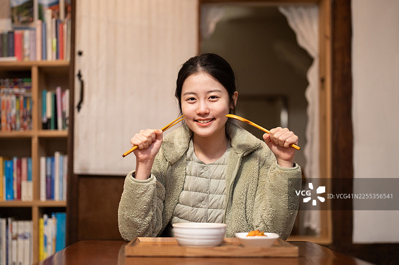 晚餐，旅行者，韩国料理，独自旅行图片素材