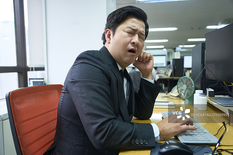 白领，办公室，商务，商人，经理，疲劳，过度劳累，压力图片素材