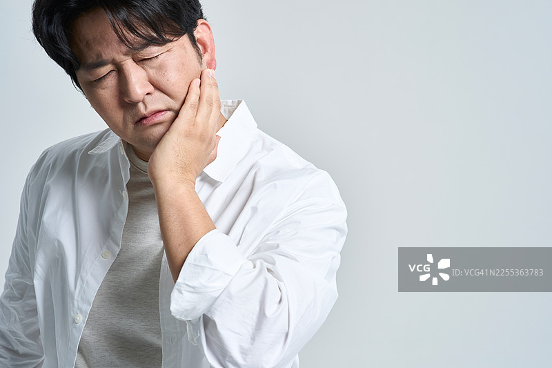 中年人，中年男子，疾病，牙齿，牙龈疾病图片素材