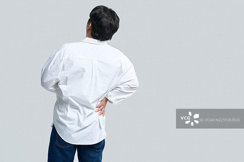 中年人，中年男子，疾病，背部，腰椎，背痛，椎间盘突出图片素材