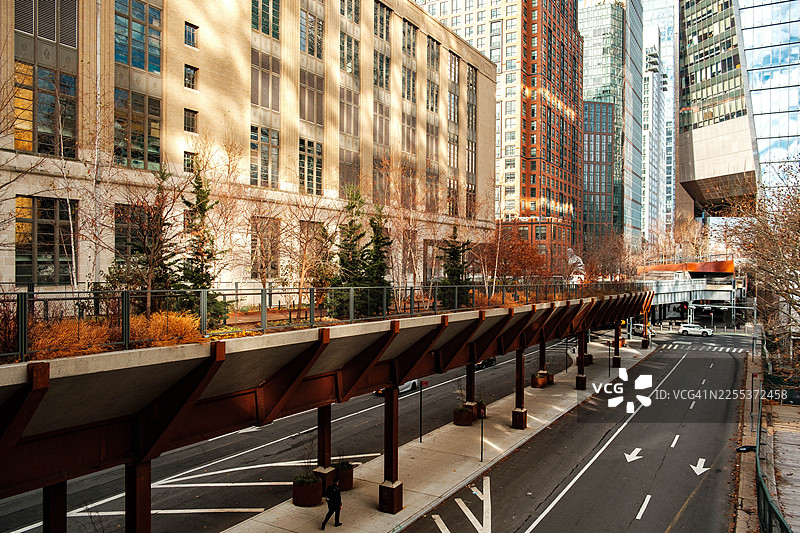 纽约曼哈顿高线公园，位于第十大道上方图片素材