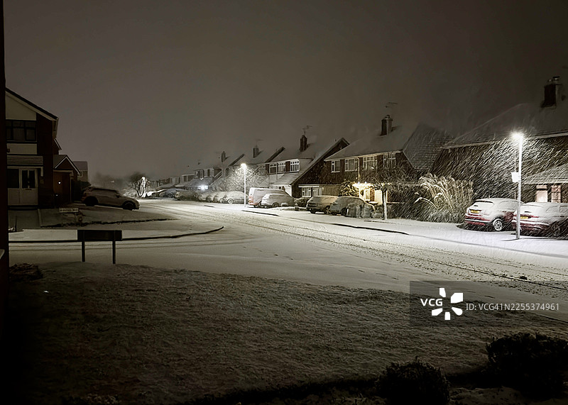 夜晚雪地街道图片素材