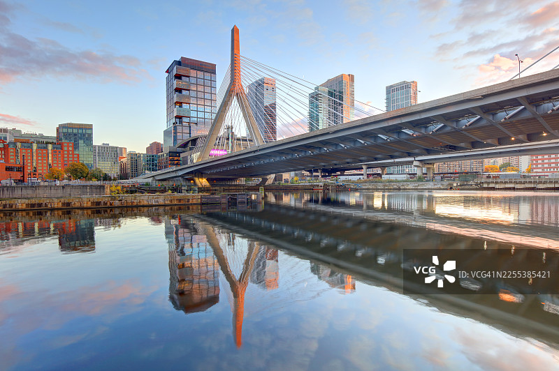 马萨诸塞州波士顿的扎克姆大桥图片素材